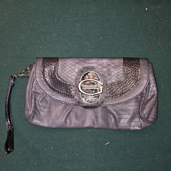 Guess Clutch - Picture 1 of 3